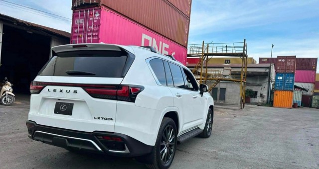 Lexus LX 700h đầu tiên cập cảng Việt Nam: SUV hybrid đầu bảng có gì đặc biệt?